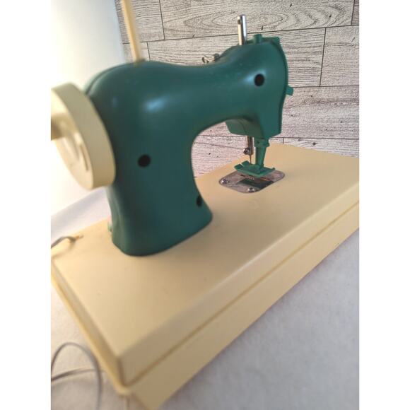 Vintage childs sewing machine Cabbage Patch Collectible Display only - Picture 5 of 8
